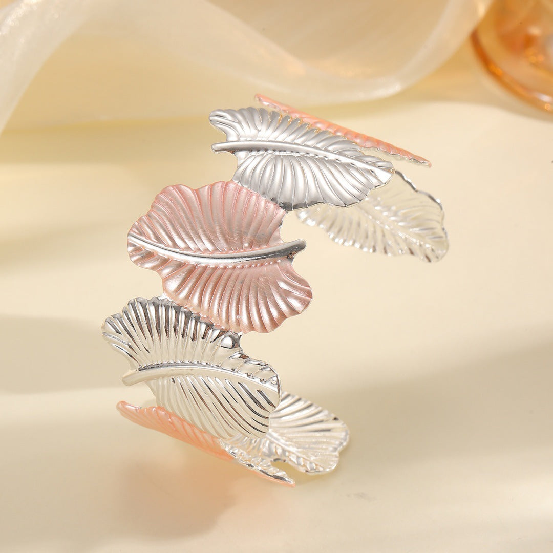 Women’s bracelet with elaborate leaf design All Fashion