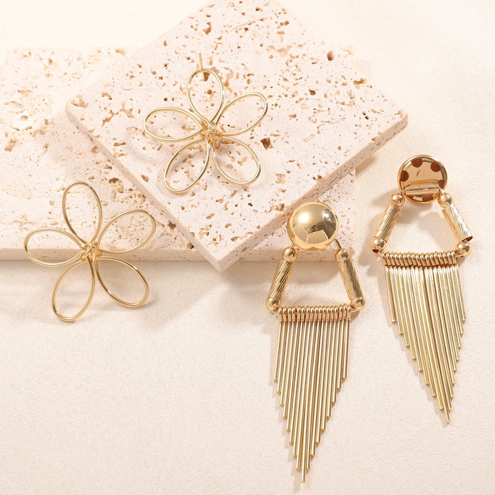 Ladies Hanging Earrings in Artistic Flower Design All Fashion