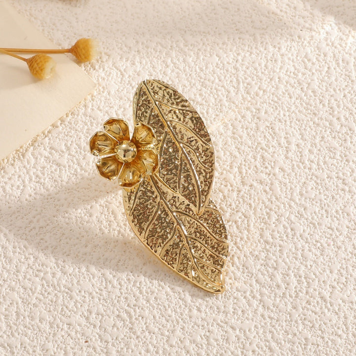 Ladies bangle with elaborate leaf design All Fashion