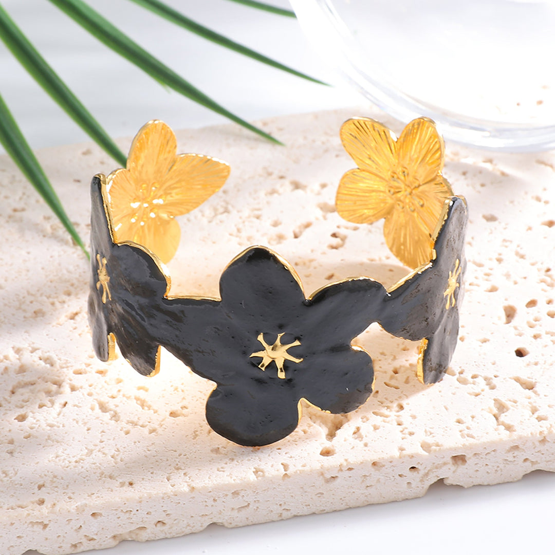 Ladies' bangle with floral motifs All Fashion