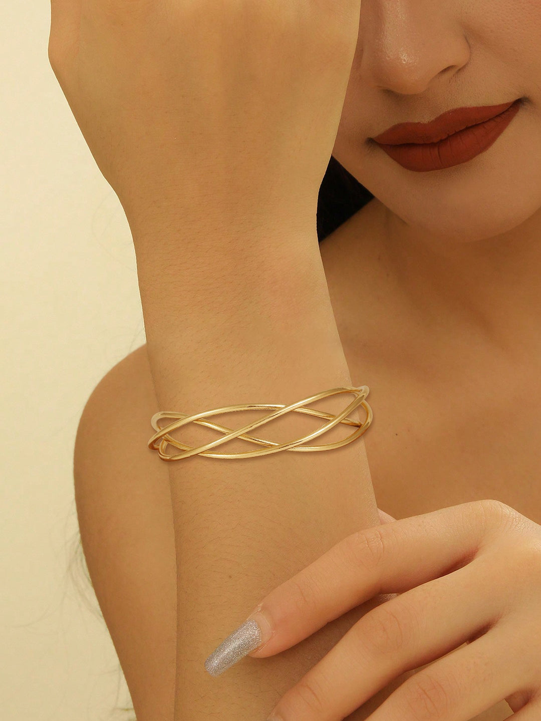 Ladies' bangle with elegant curved design All Fashion