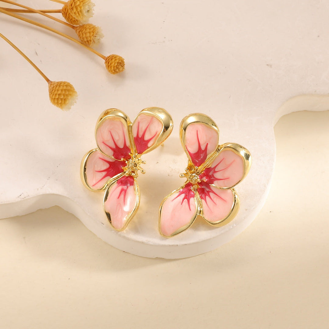 Women's ear clips in elegant floral design with a glossy coating All Fashion