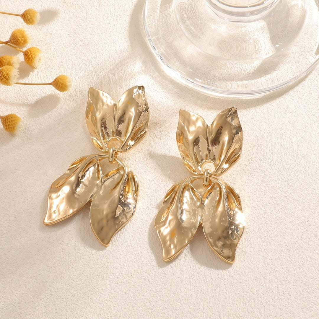 Ladies earrings in elegant leaf design All Fashion