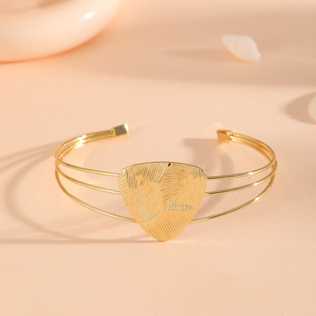 Women's bracelet with intricate bow design All Fashion