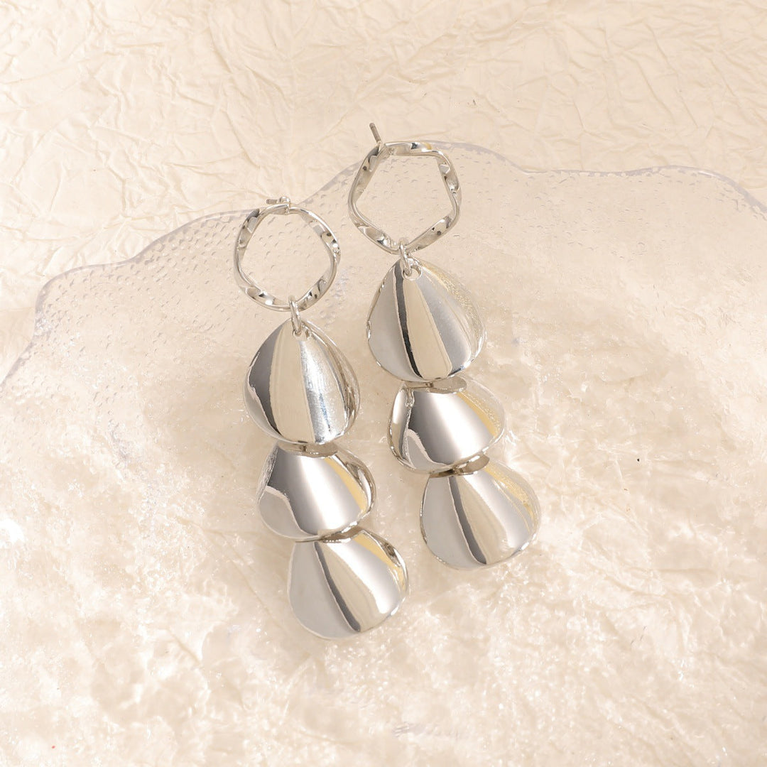 Women Hanging Earrings with Elegant Shell Design All Fashion