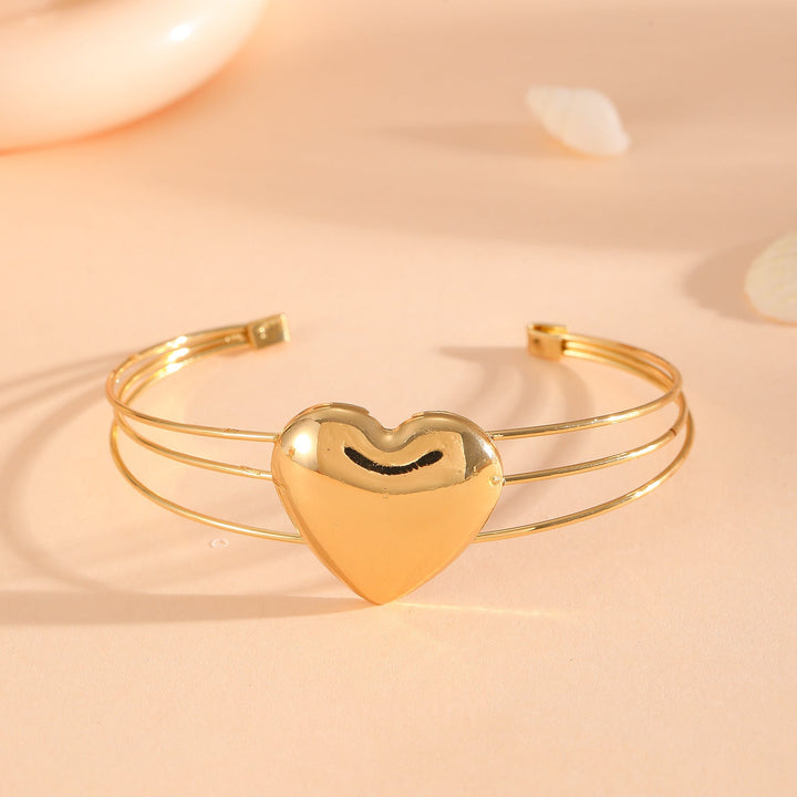 Women's bracelet with intricate bow design All Fashion