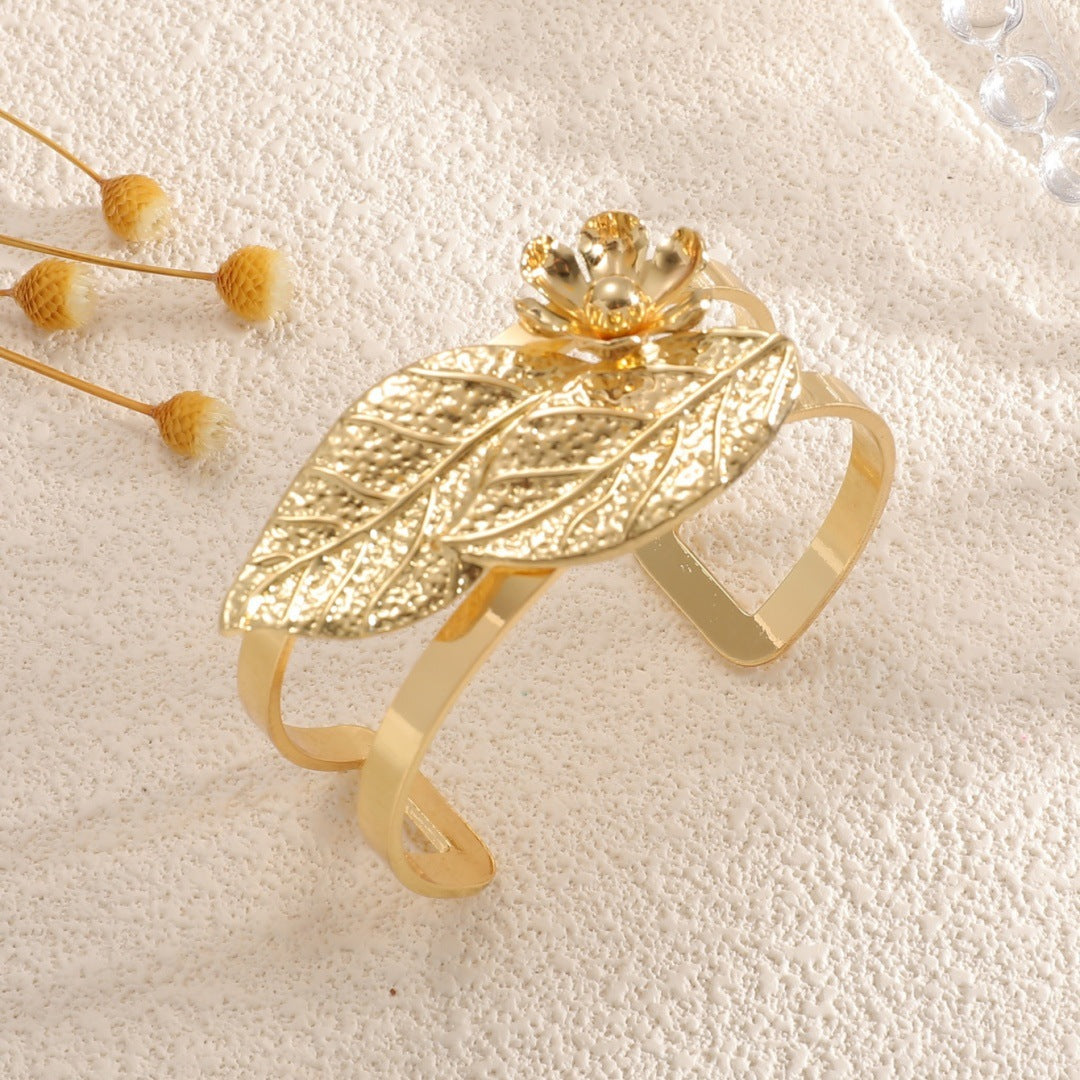 Ladies bangle with elaborate leaf design All Fashion