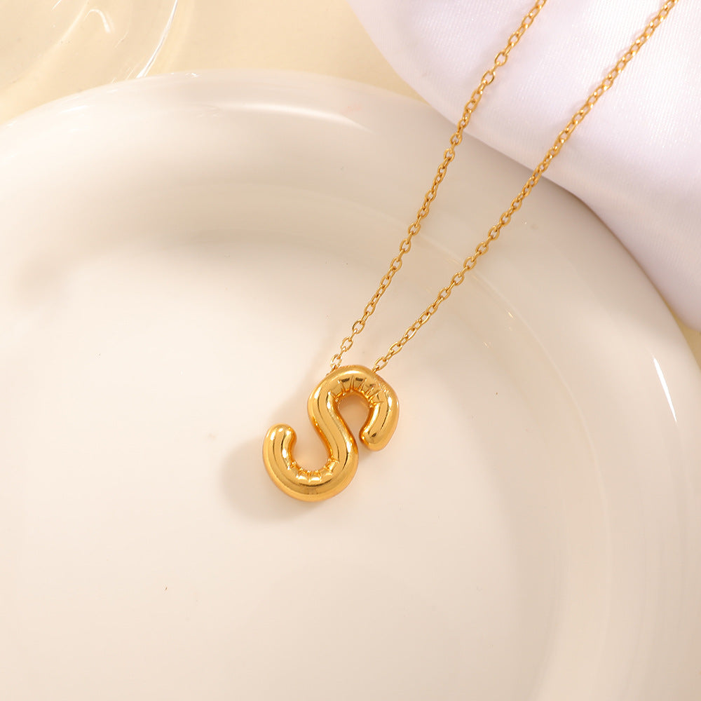 Women's necklace with curved letter pendant All Fashion