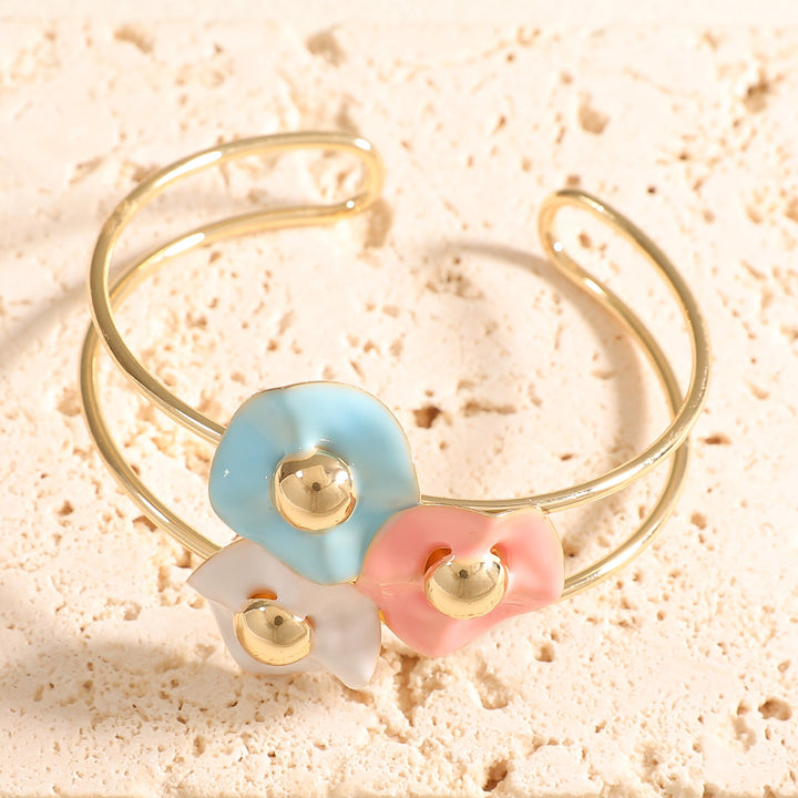 Women's bangle with elaborate floral design All Fashion