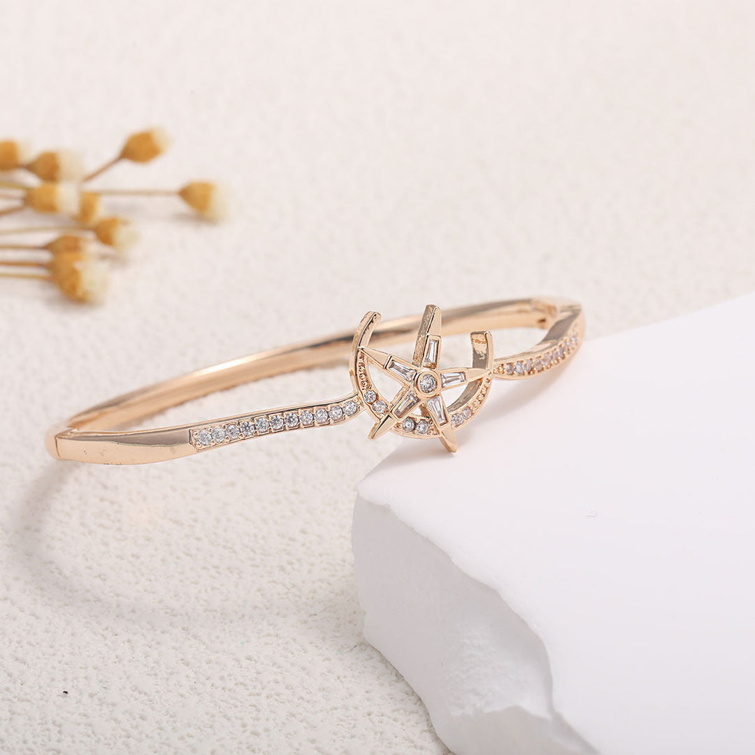 Women's bangle with elegant infinity pattern and sparkling zirconia All Fashion