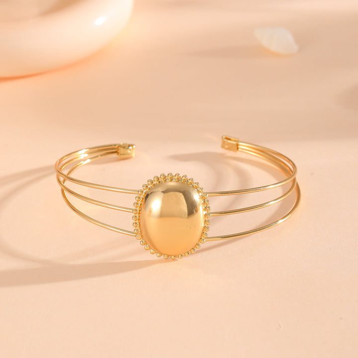 Women's bracelet with intricate bow design All Fashion