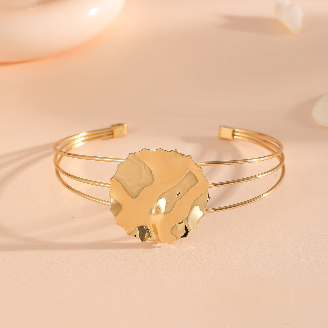 Women's bracelet with intricate bow design All Fashion