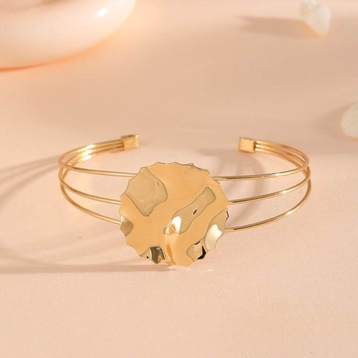 Women's bracelet with intricate bow design All Fashion