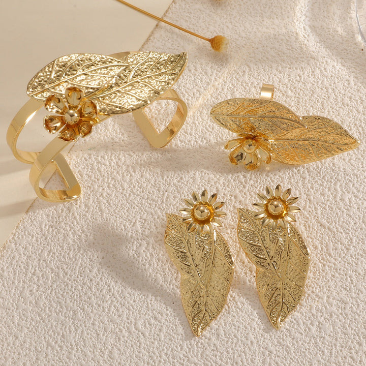 Ladies bangle with elaborate leaf design All Fashion