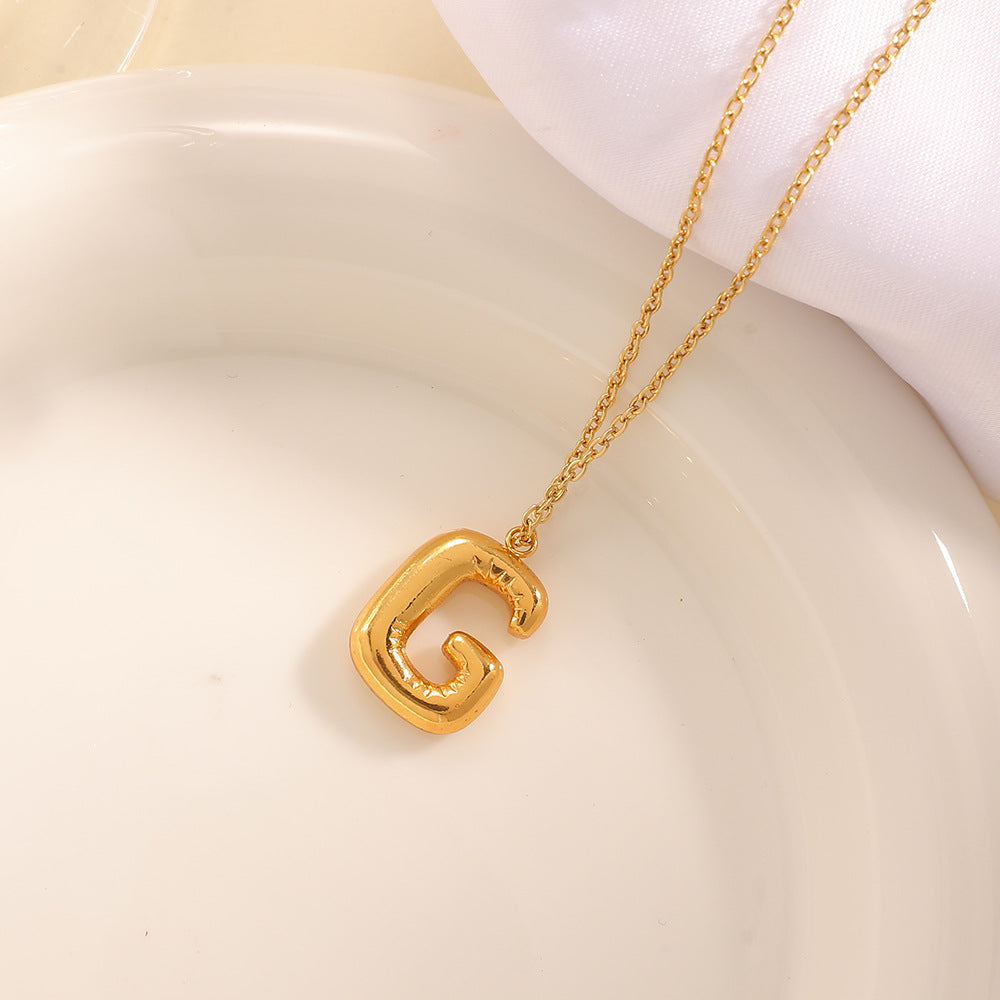 Women's necklace with curved letter pendant All Fashion