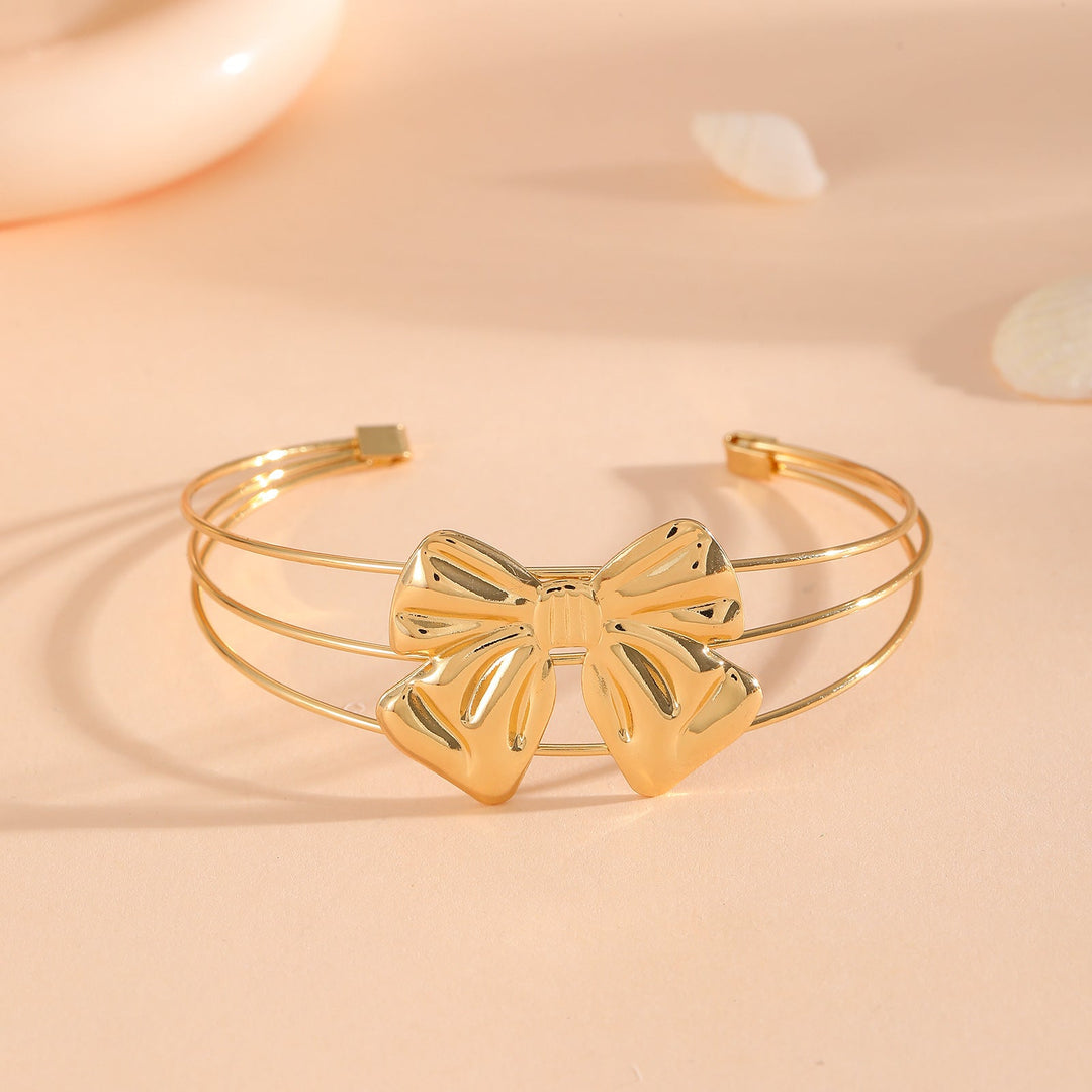 Women's bracelet with intricate bow design All Fashion