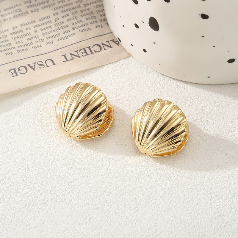 Women's ear clips in elegant shell design All Fashion