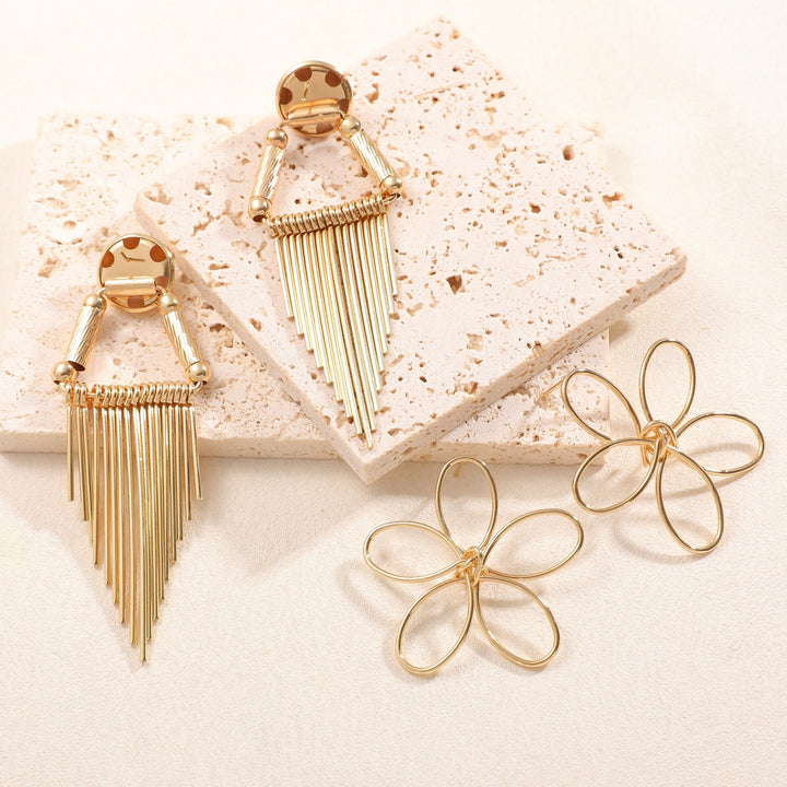 Ladies Hanging Earrings in Artistic Flower Design All Fashion