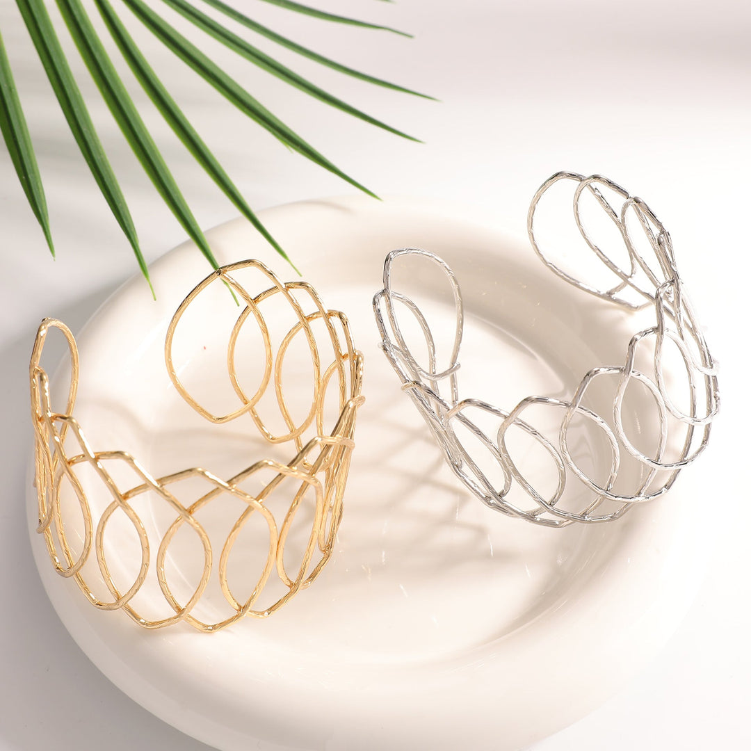 Women Open Bangle with Artfully Curved Design All Fashion