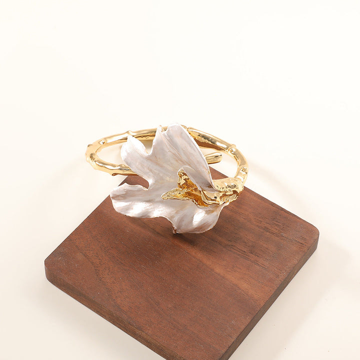 Women's bracelet with intricate flower design All Fashion