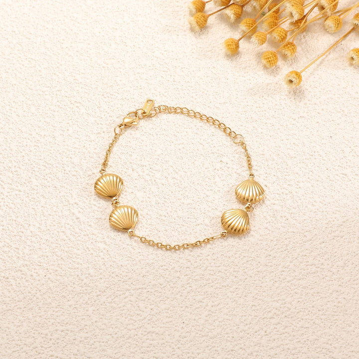 Ladies' bracelet with elegant heart design and fine link chain All Fashion