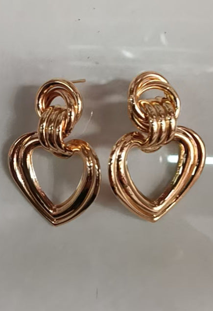 Women’s earrings in modern heart design All Fashion