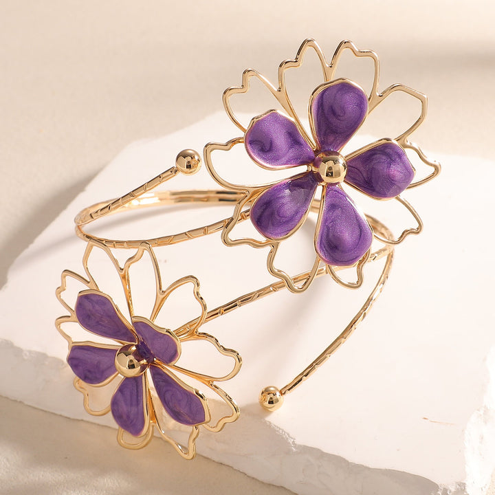 Ladies bracelet with artistic flower design All Fashion