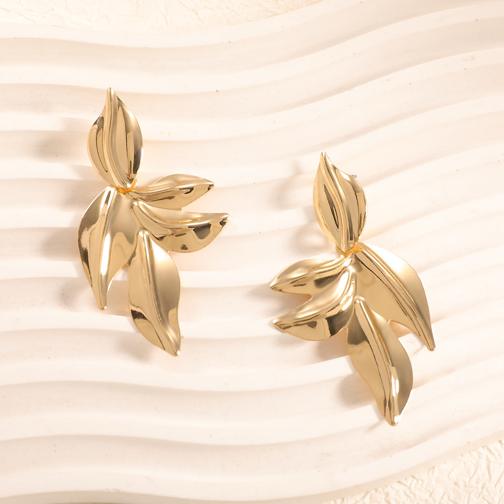 Women’s earrings with elegant leaf design All Fashion