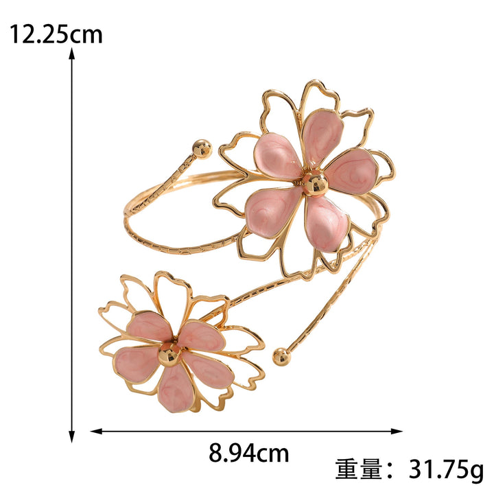 Ladies bracelet with artistic flower design All Fashion