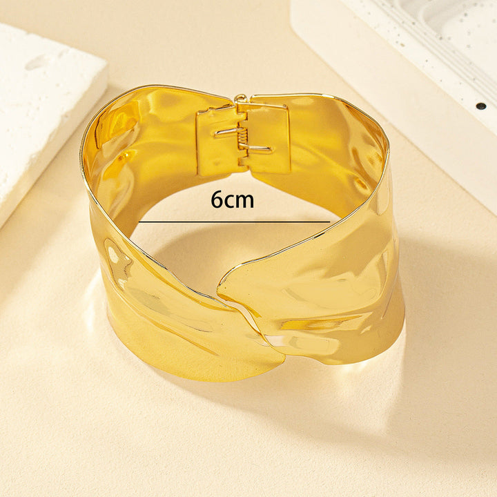 Women's Open Bangle in Stylish, Curved Design All Fashion