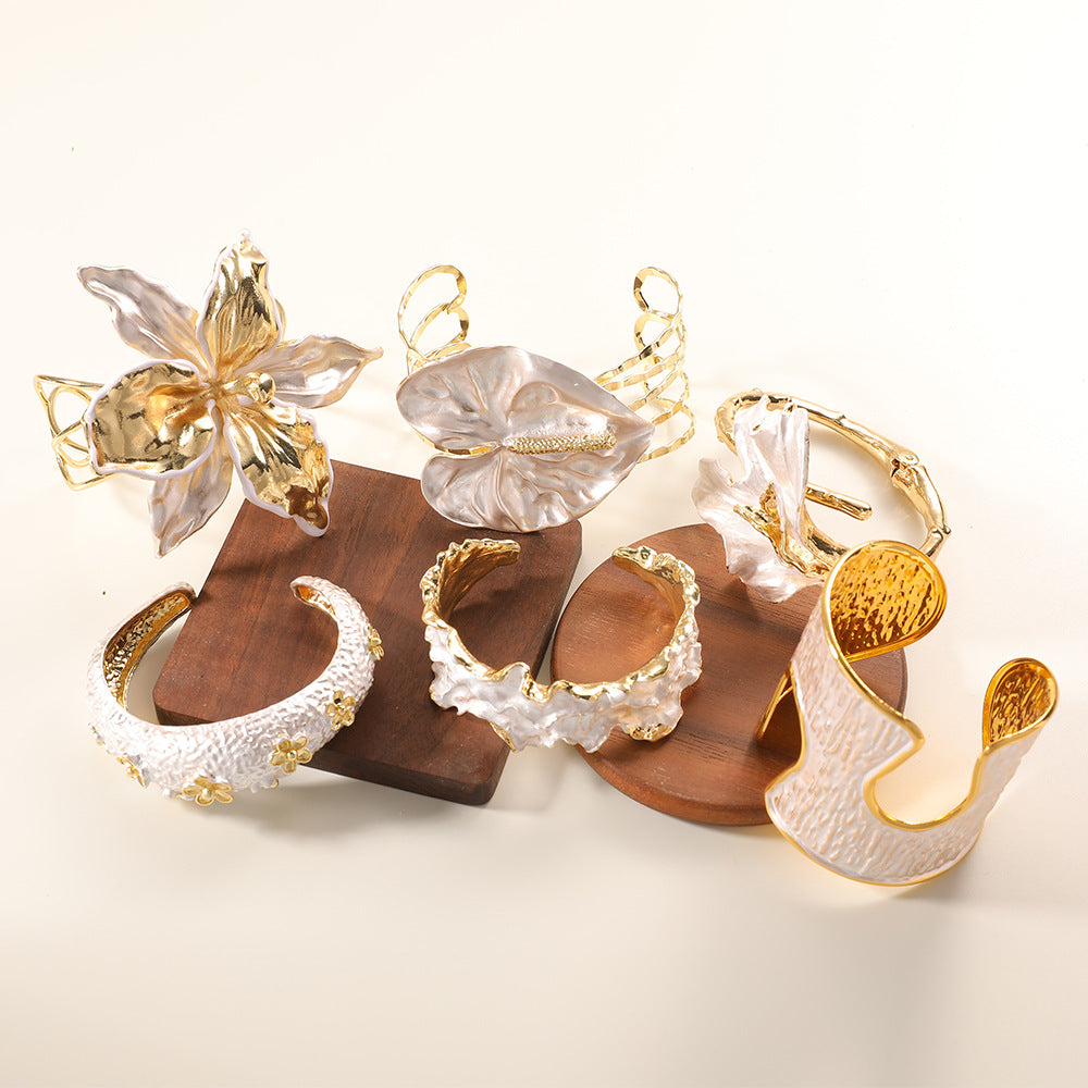 Women's bracelet with intricate flower design All Fashion