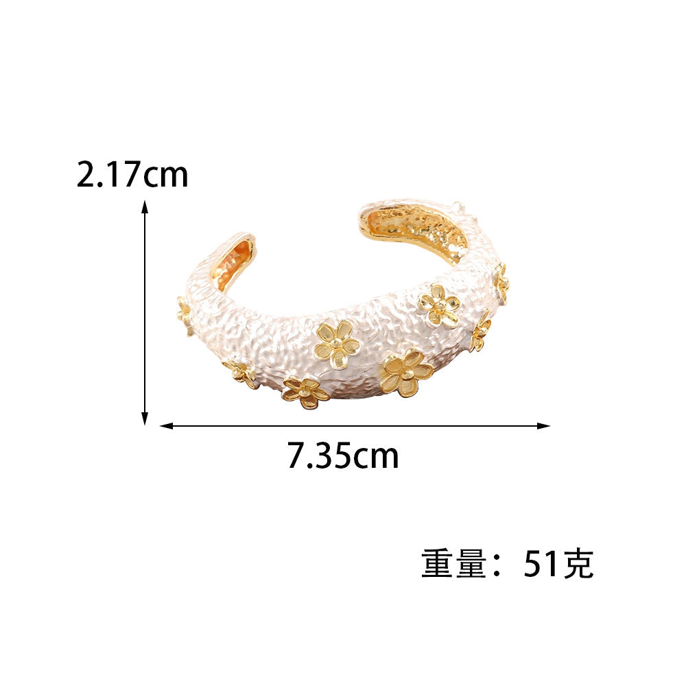 Women's bracelet with intricate flower design All Fashion