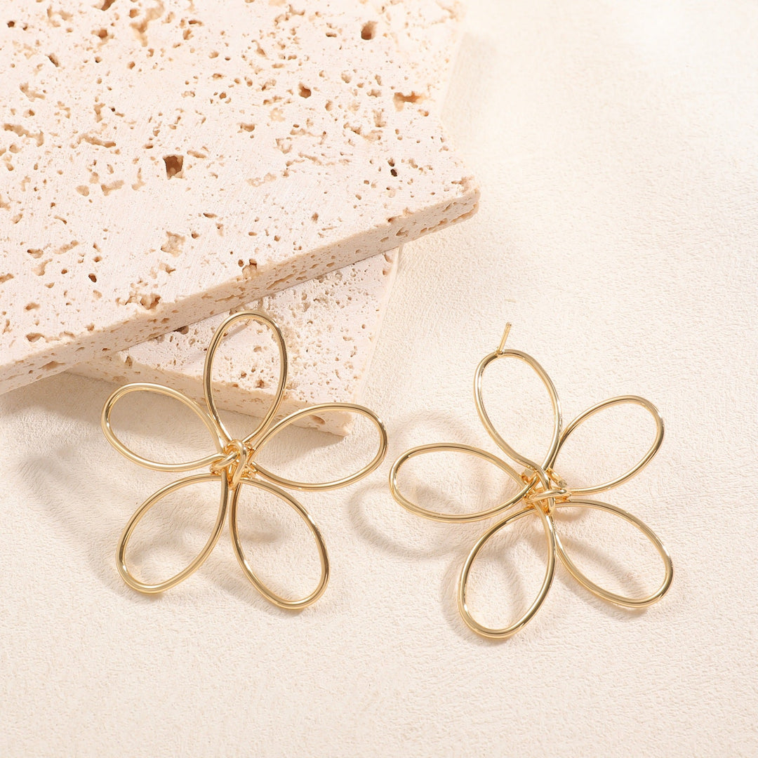 Ladies Hanging Earrings in Artistic Flower Design All Fashion