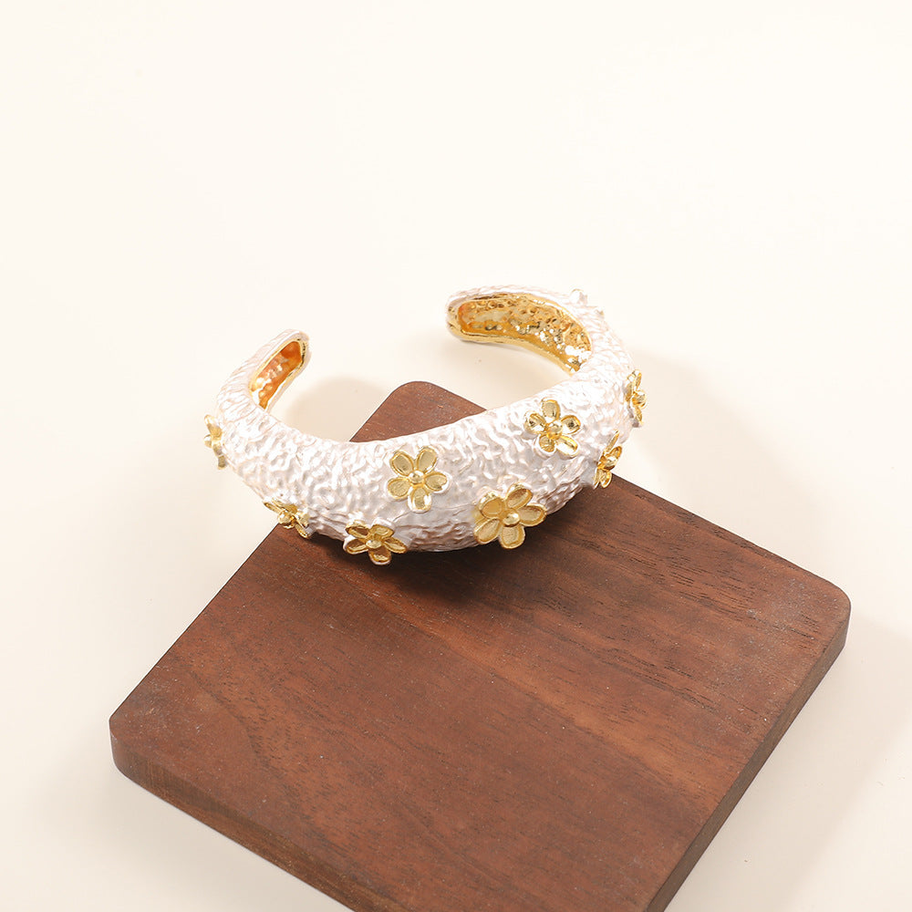 Women's bracelet with intricate flower design All Fashion