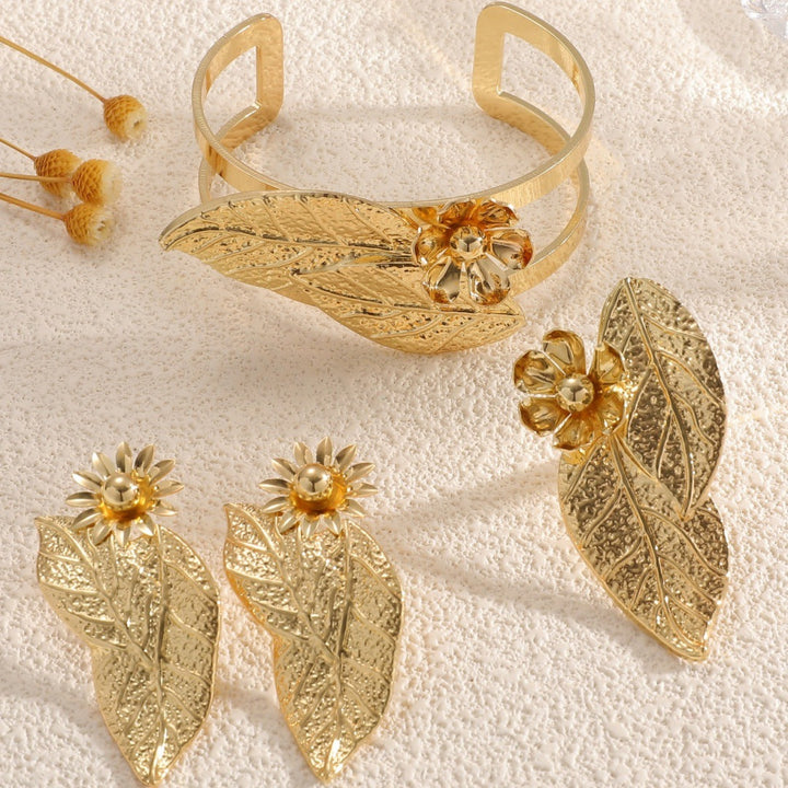 Ladies bangle with elaborate leaf design All Fashion