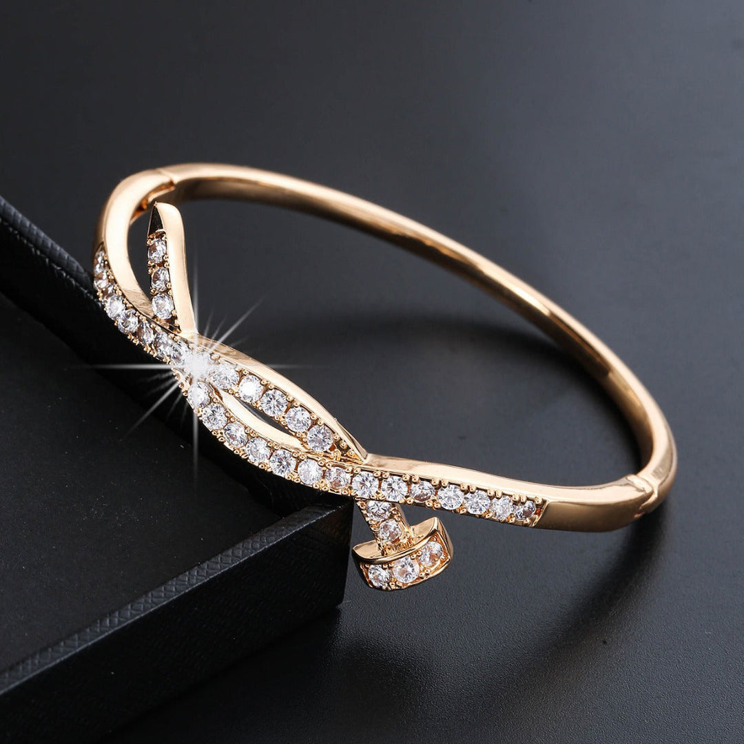 Women's bangle with elegant infinity pattern and sparkling zirconia All Fashion