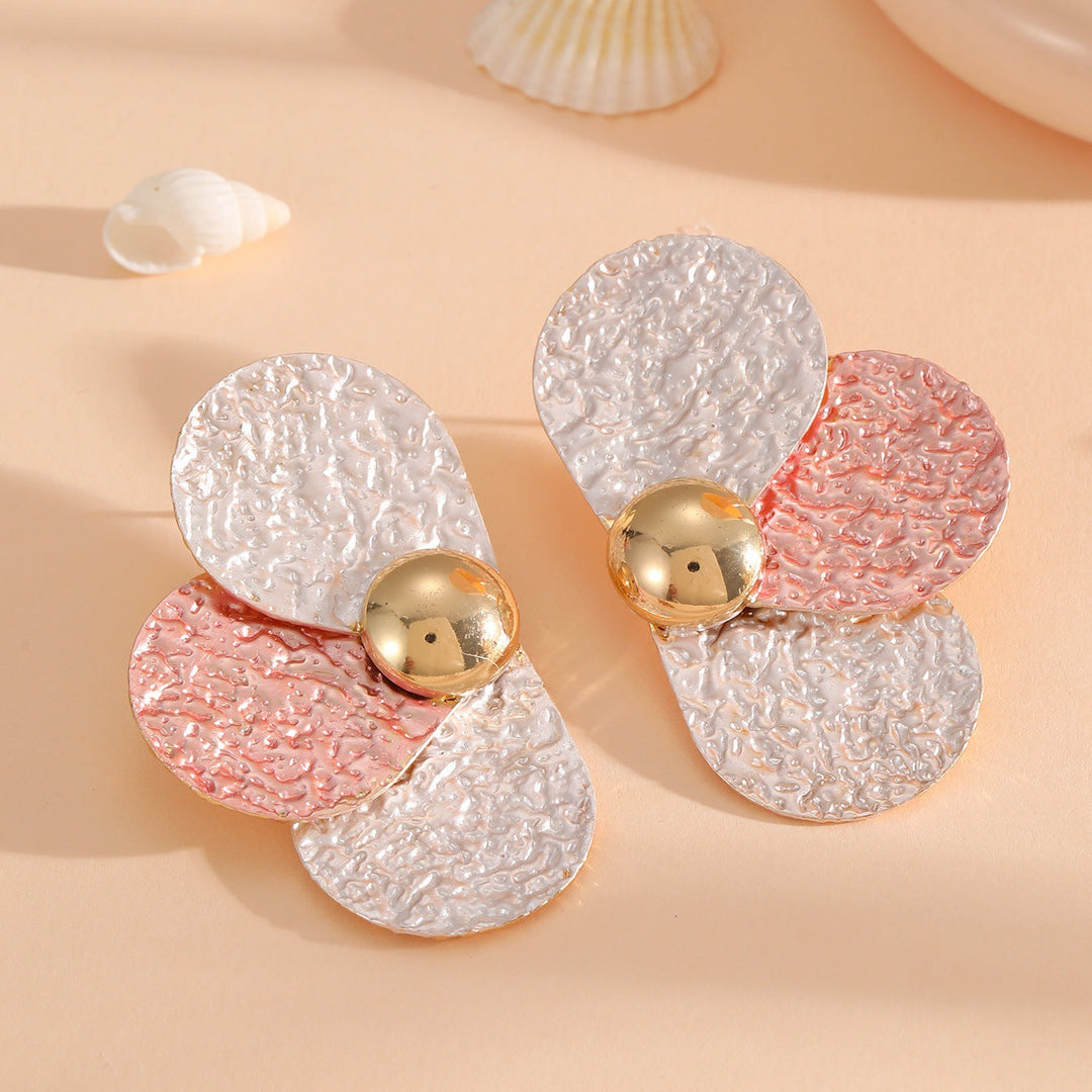 Women's ear clips in elaborate floral pattern All Fashion