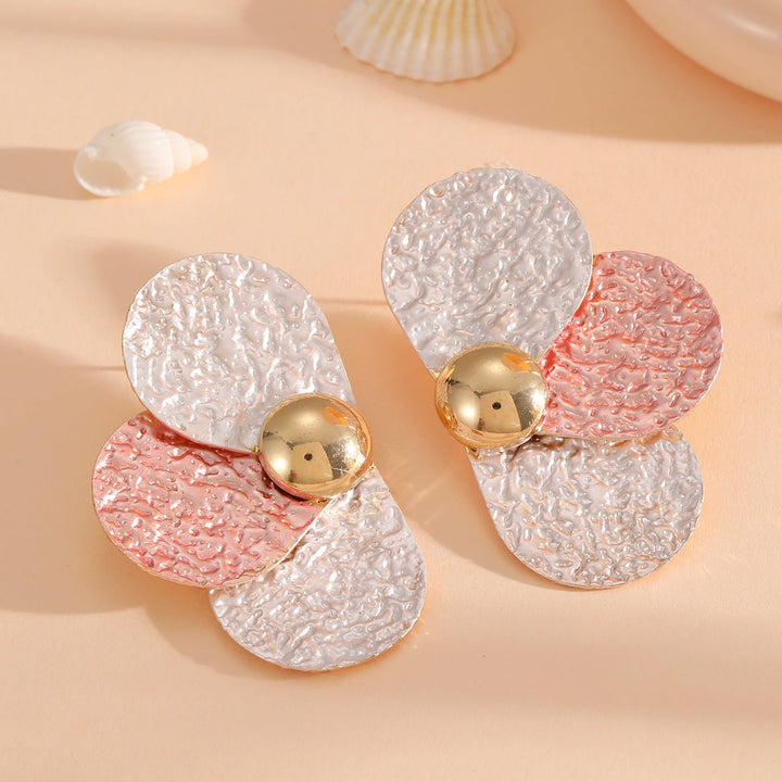Women's ear clips in elaborate floral pattern All Fashion