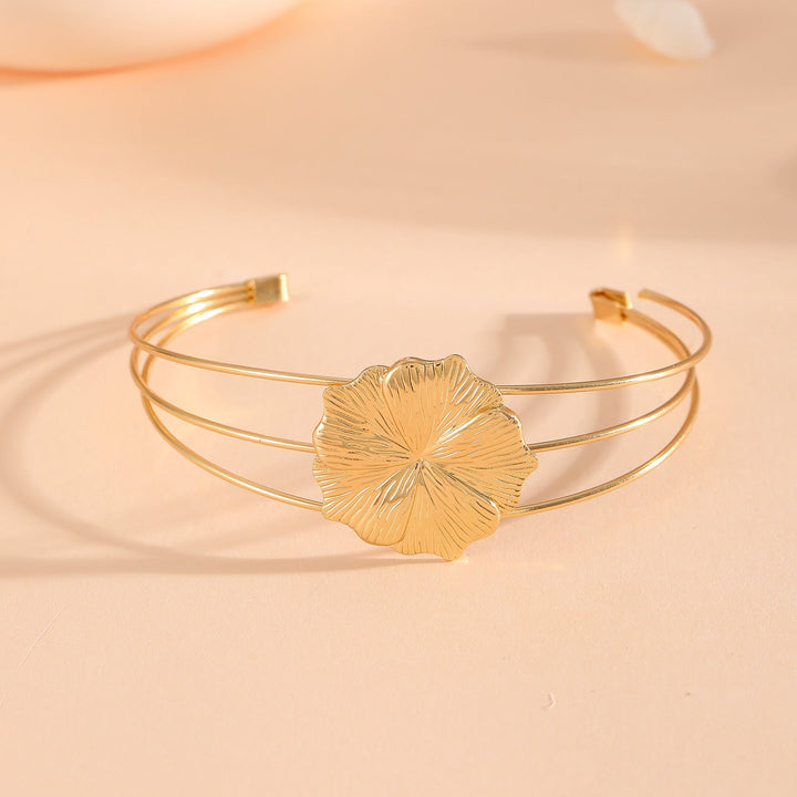 Women's bracelet with intricate bow design All Fashion