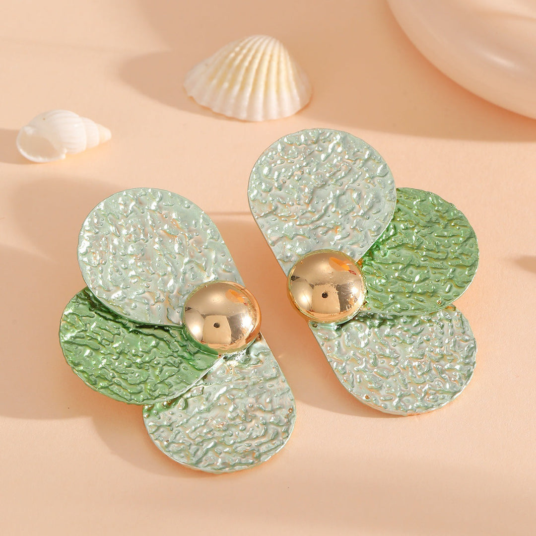 Women's ear clips in elaborate floral pattern All Fashion