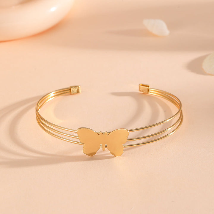 Women's bracelet with intricate bow design All Fashion