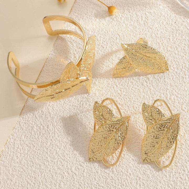 Women’s bracelet with elaborate leaf design All Fashion