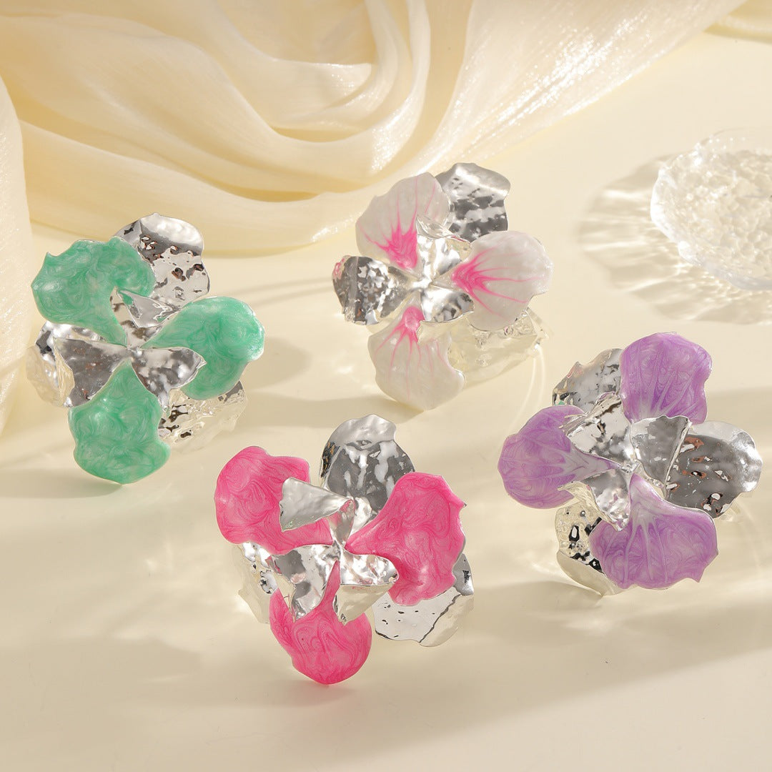 Women's flower-shaped ring made of shiny metal and high-quality epoxy resin All Fashion
