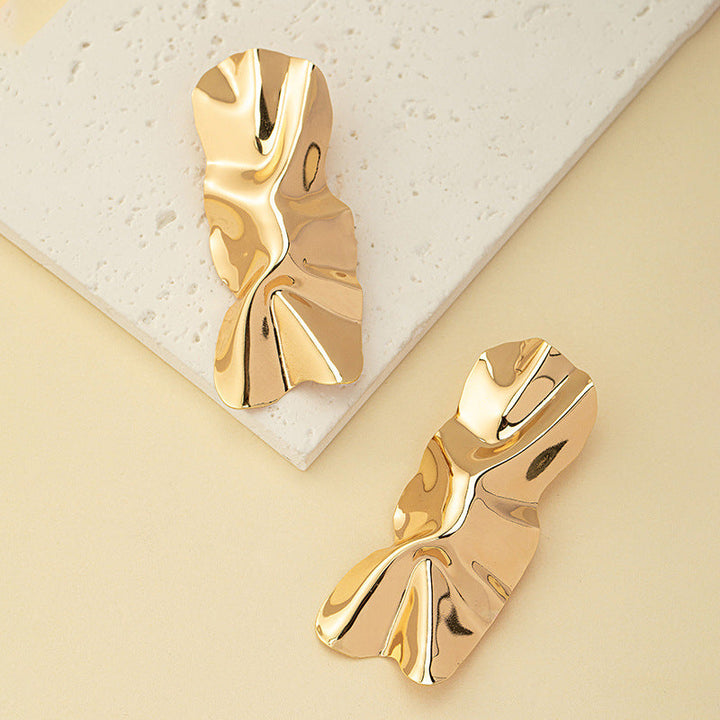Ladies Hanging Earrings in Modern Elegance Design All Fashion