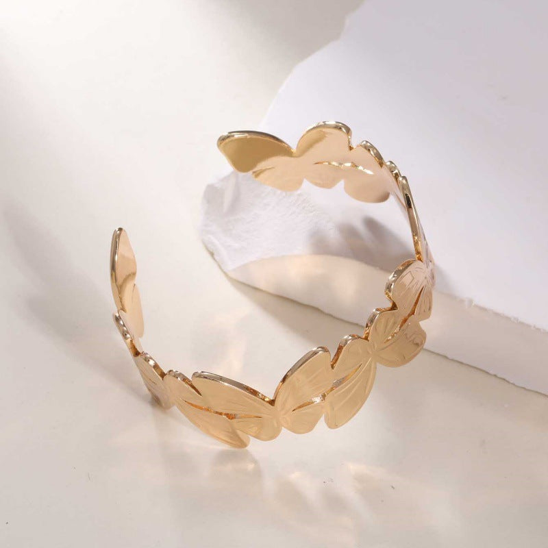 Women's Open Bangle with Elegant Wave Design All Fashion