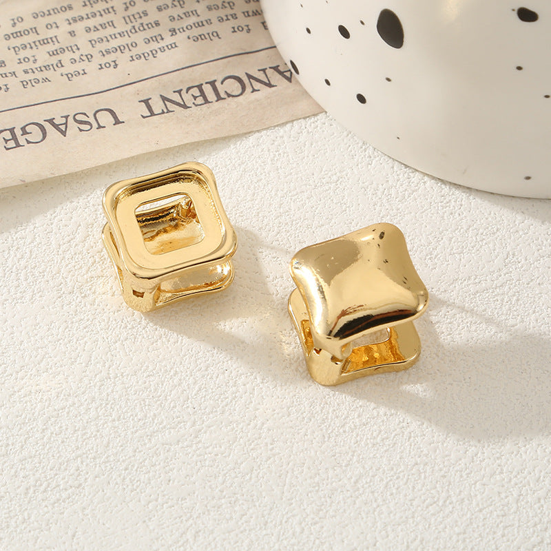 Women's ear clips in elegant shell design All Fashion