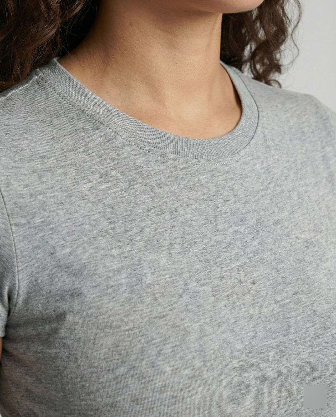 Figure-hugging mini dress with round neck and gathers for summer