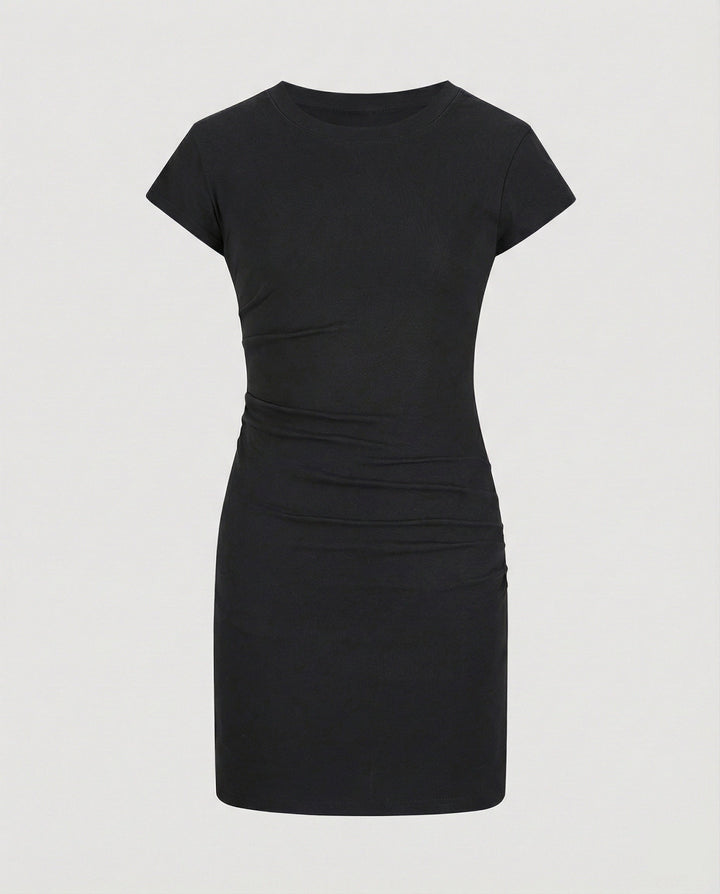 Figure-hugging mini dress with round neck and gathers for summer