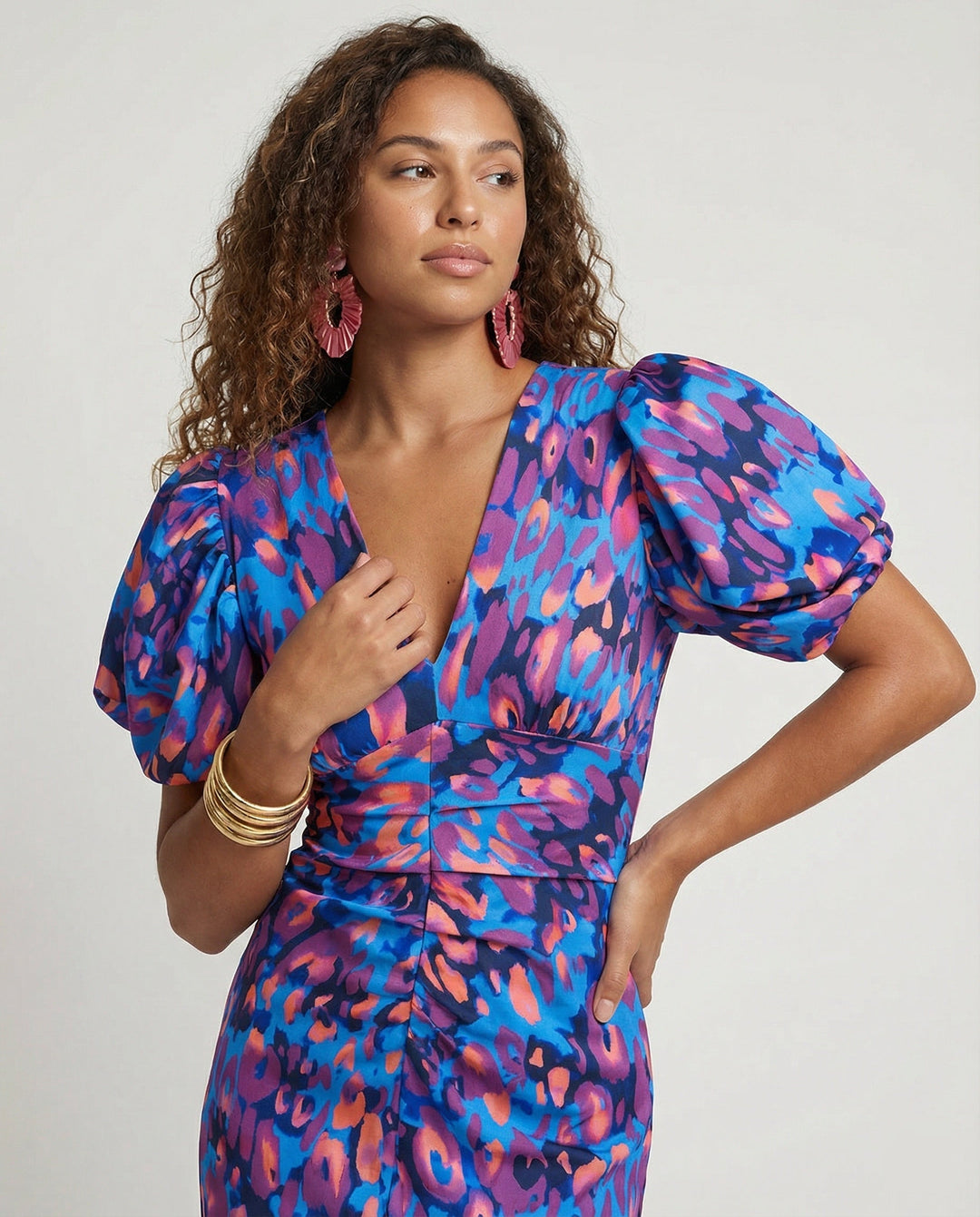 Women's evening dress with voluminous puff sleeves